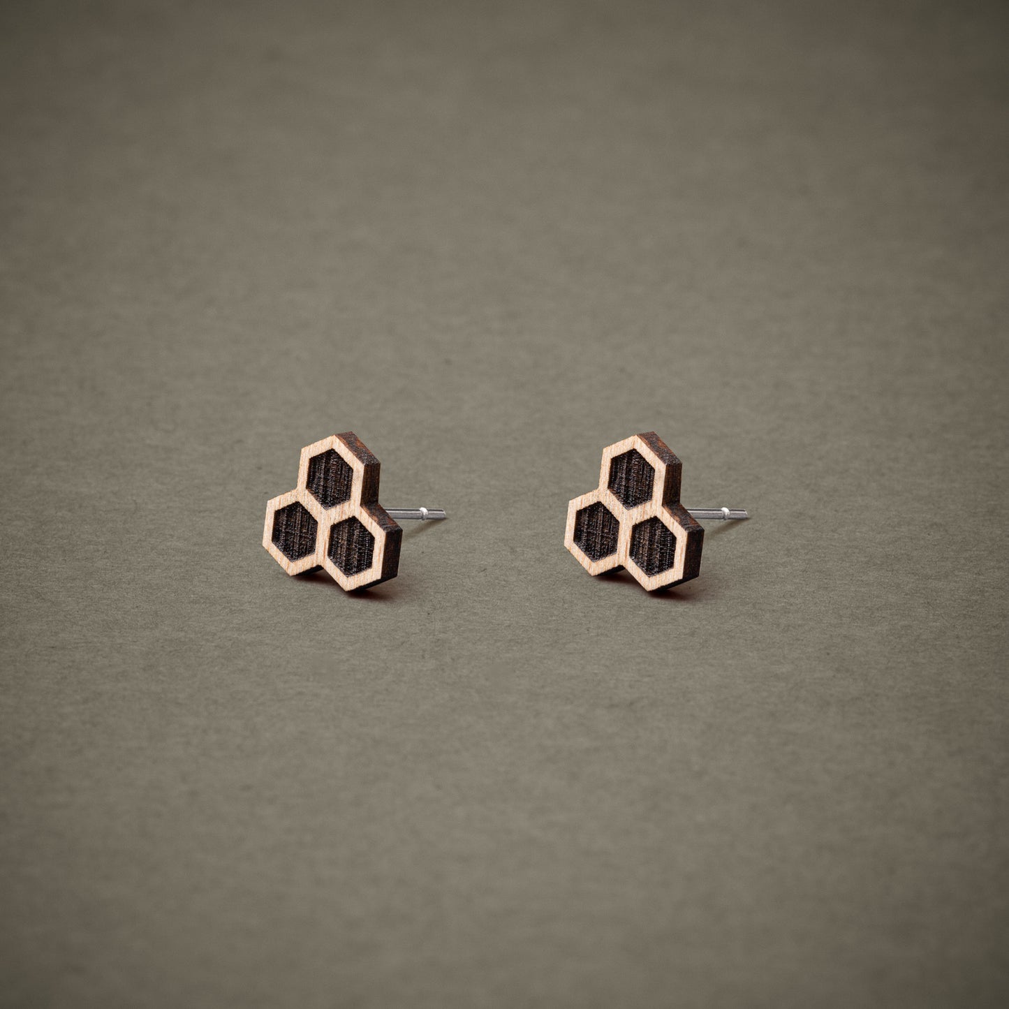 Ohrstecker aus Holz "Wabe" // 9mm