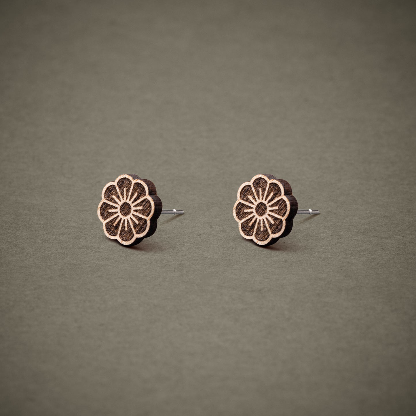Ohrstecker aus Holz "Blüte" // 9mm