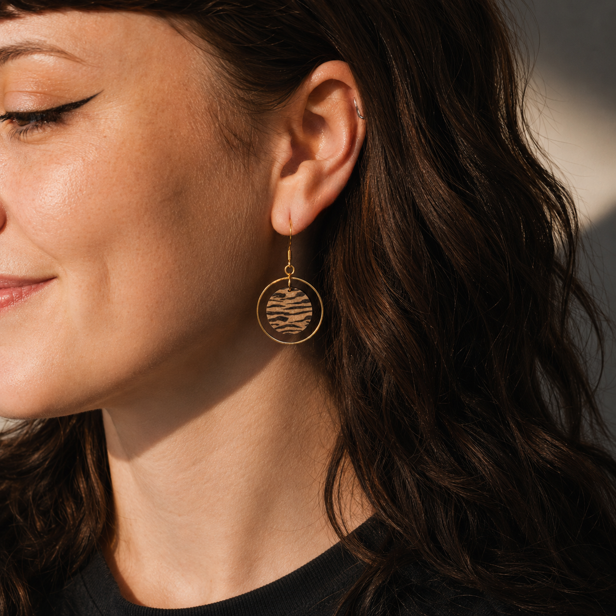 Zebra Orbit – Leichte Statement Ohrringe